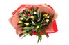Букет 25 тюльпанов в красной бумаге, микс - фото 6579