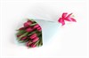 Букет 15 тюльпанов в белой бумаге, малиновые - фото 6916