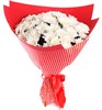 Букет 15 белых кустовых хризантем в красной бумаге - фото 7886
